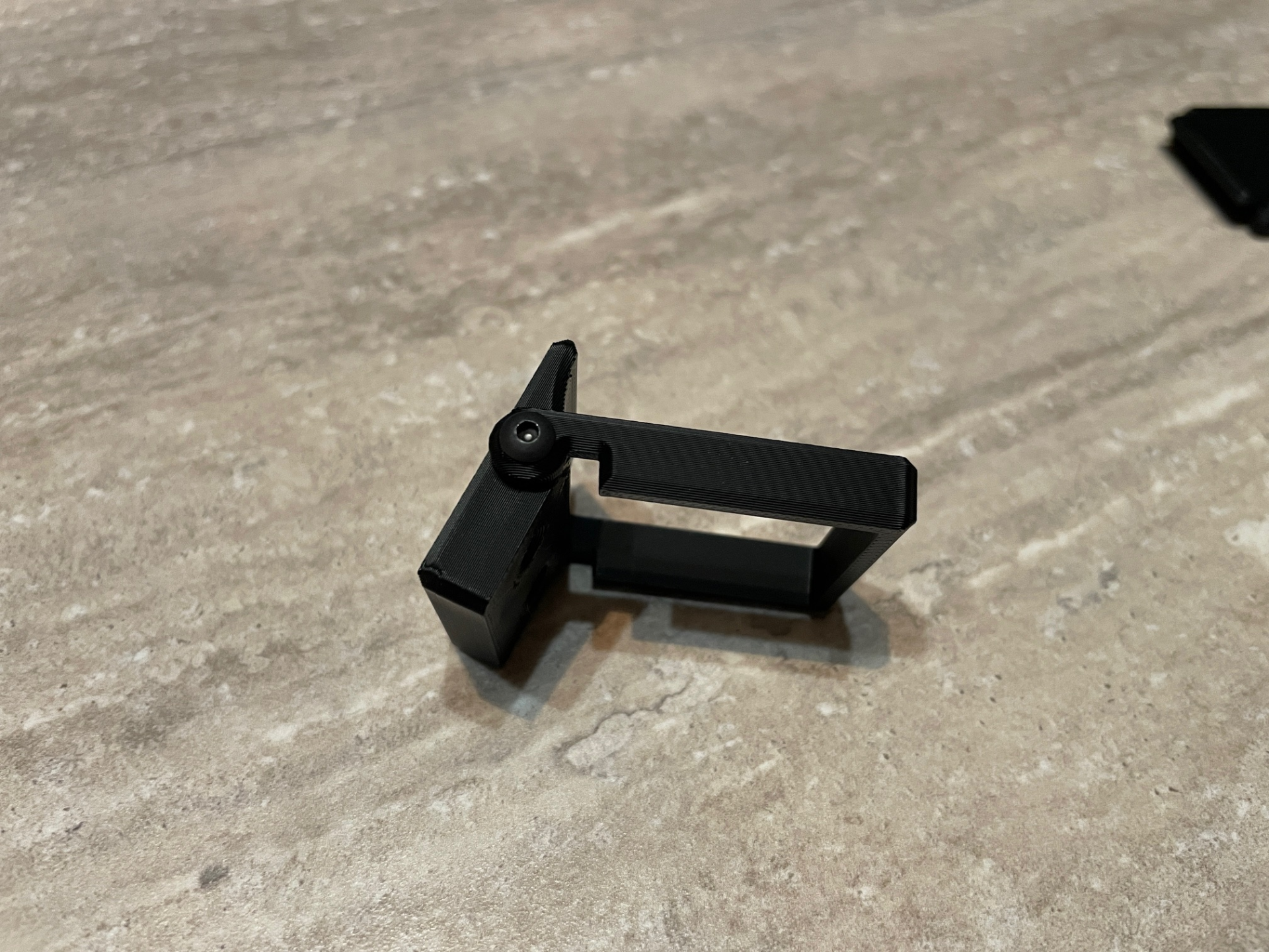 Top glass handle lid venting riser