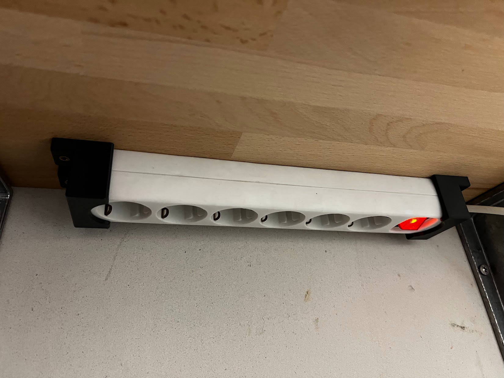 Powerstrip mounting brackets