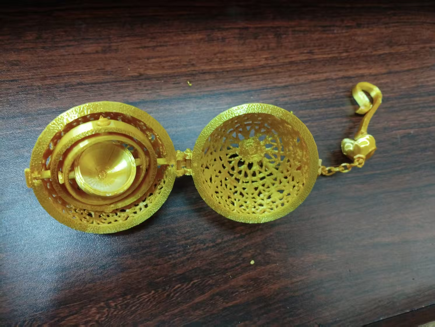 唐熏球二种：柿形花结瓜棱纹、花鸟珍禽纹（塔香、香膏适用，内含平衡球）