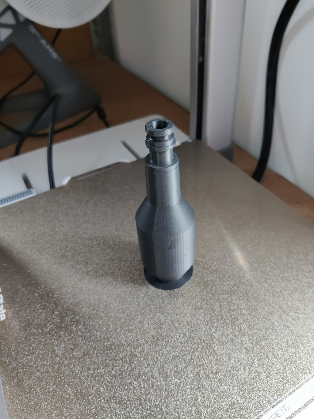 Shaker siphon for garden hose with quick release