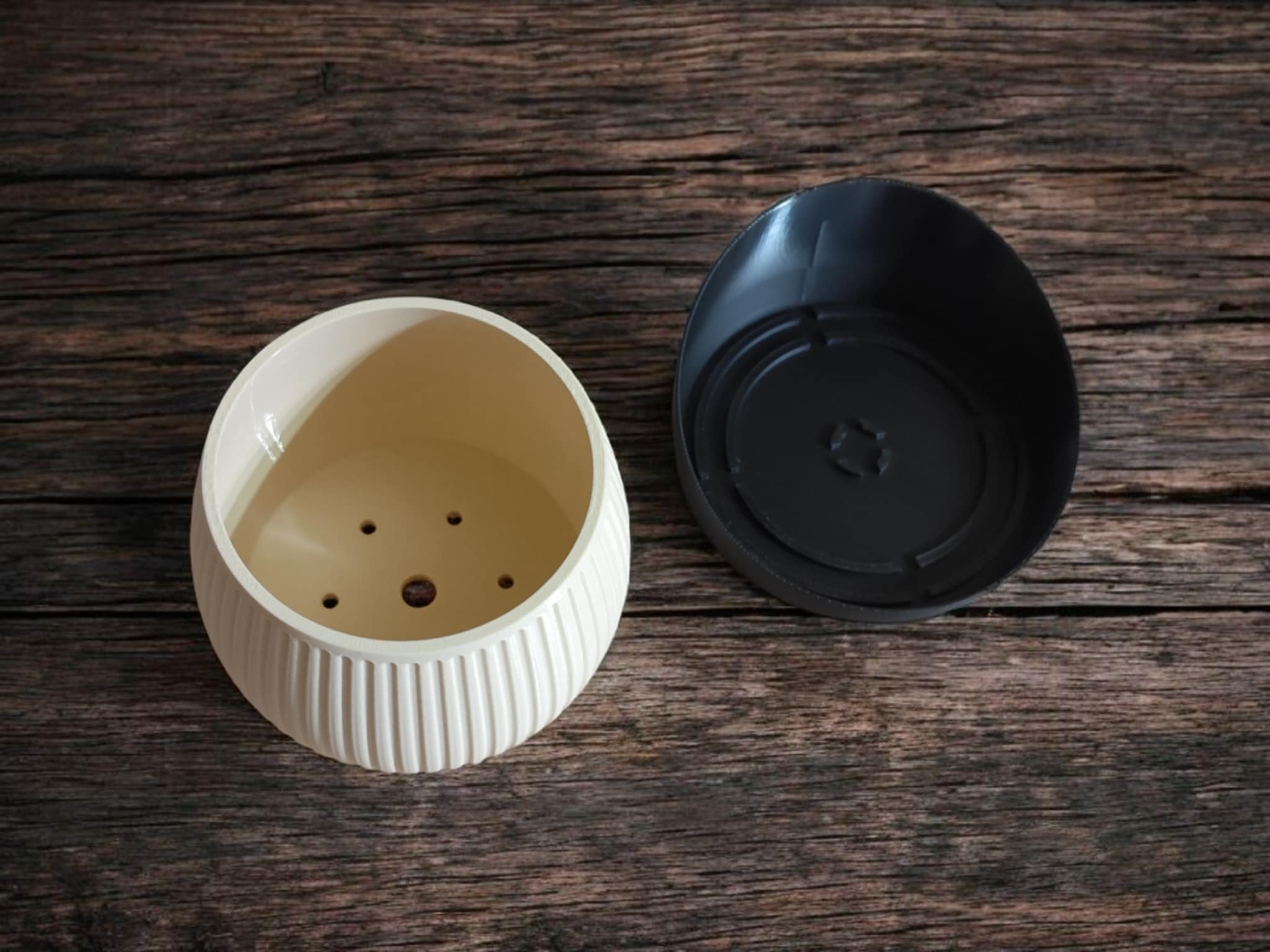 Ribbed Planter with tray