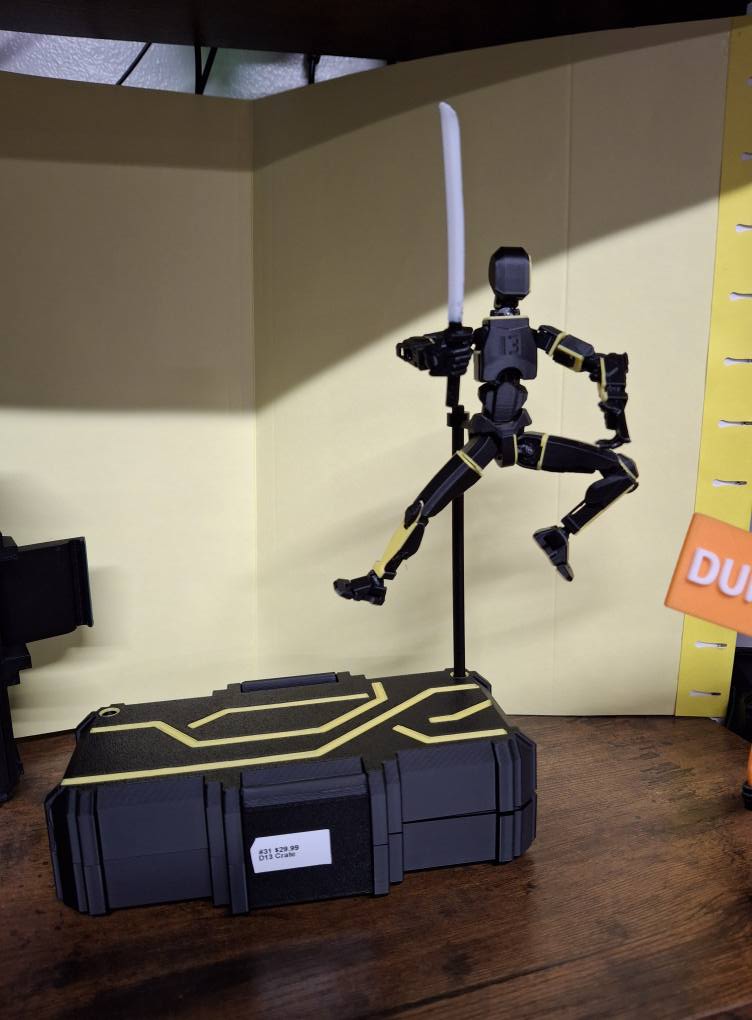 Dummy 13 Storage Travel Crate with Stand