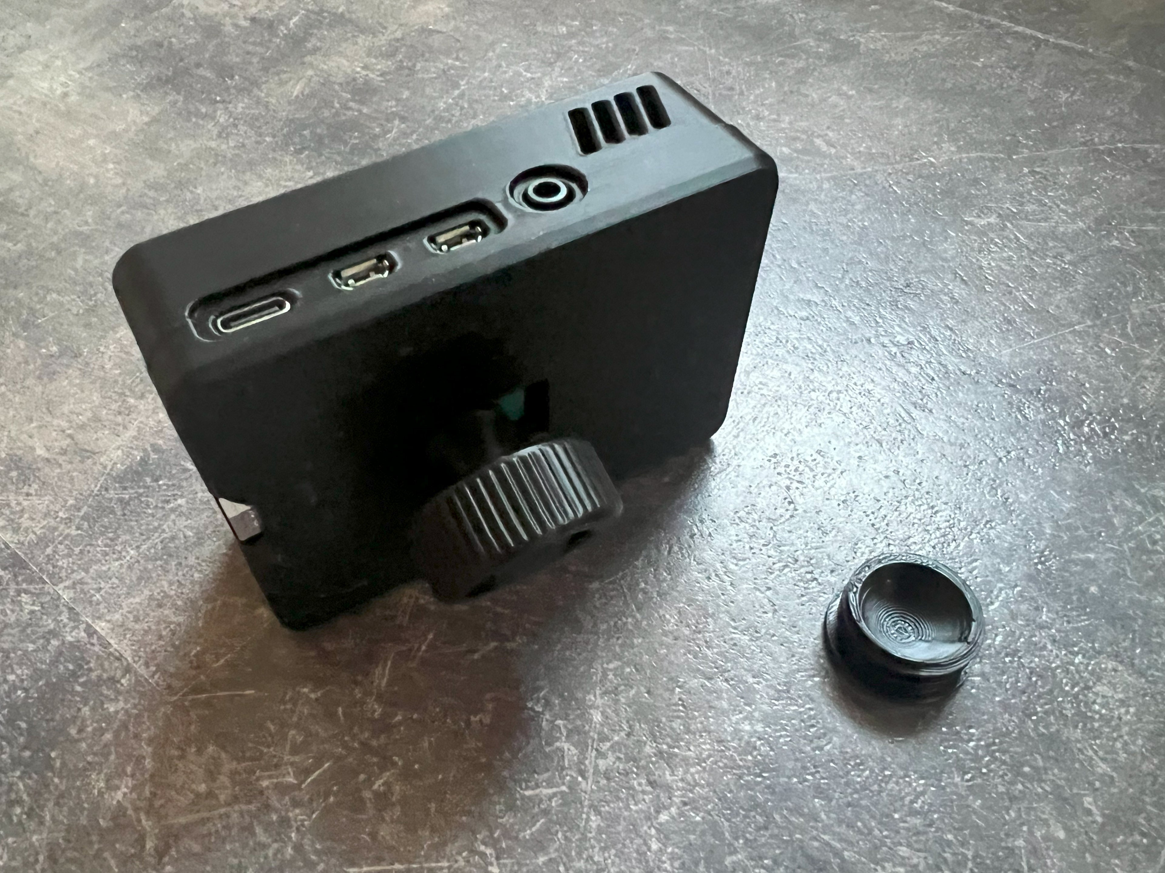 Rapsberry Pi 4B Case with HQ Camera and Ball Mount