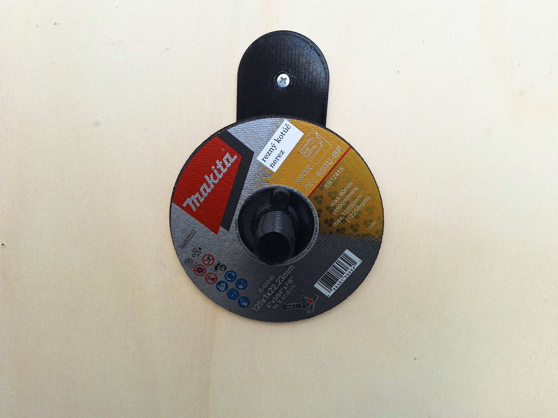 Angle grinder disc holder