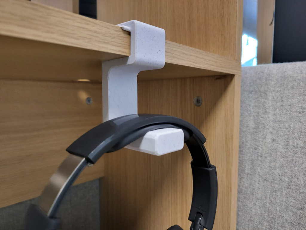 Simple headphones holder