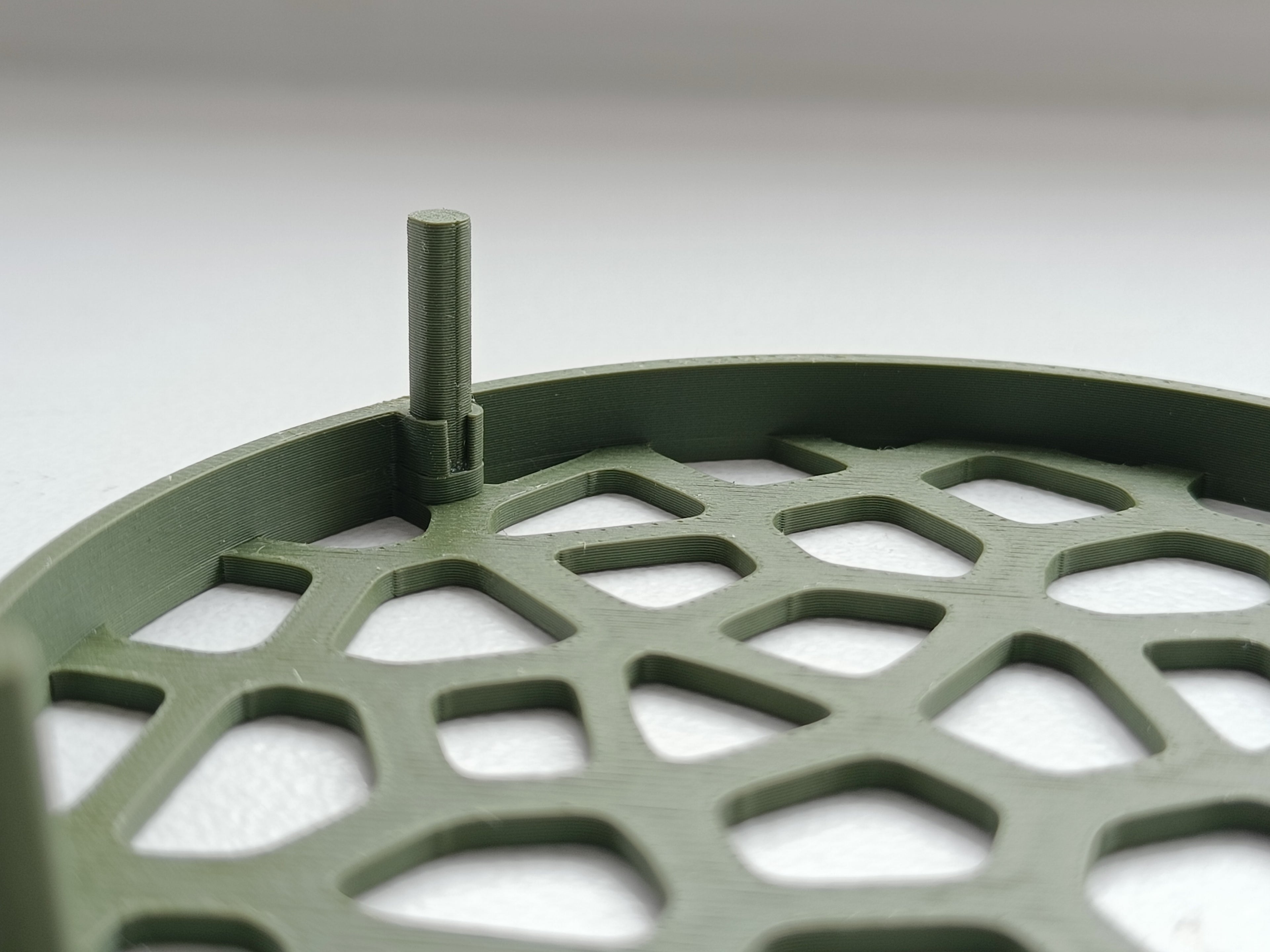 Plant pot riser drainage insert
