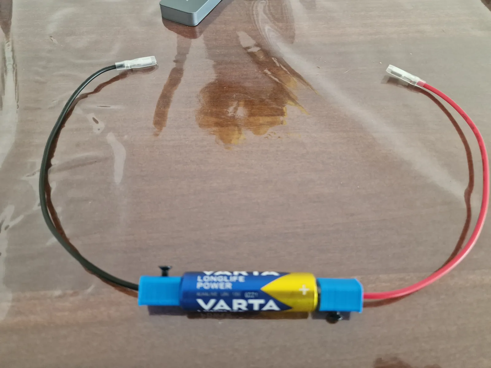 UNIVERSAL BATTERY HOOK AND CONNECTOR WITH MAGNET