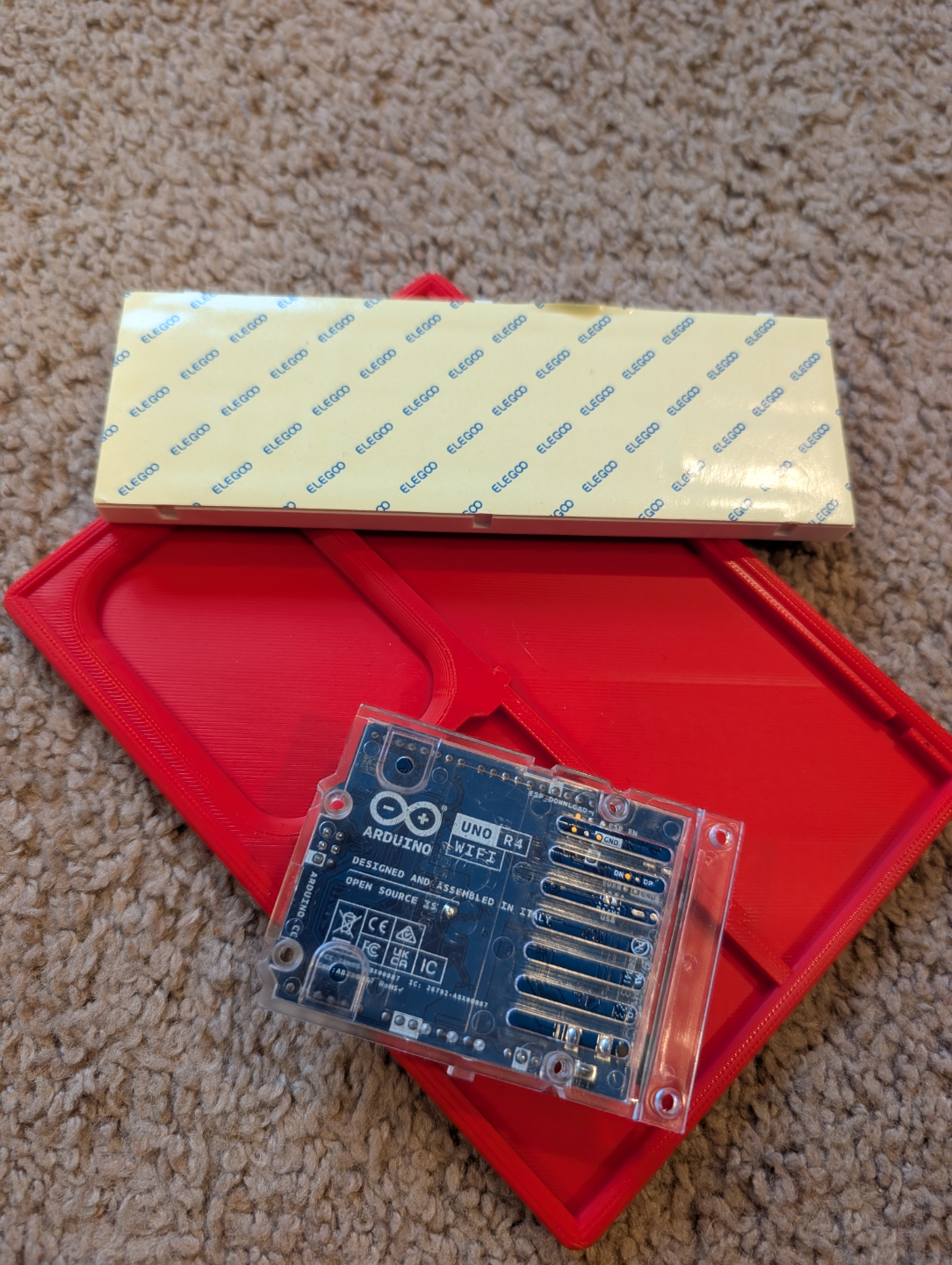 Project Board Arduino Uno 4 w/ Elegoo Breadboard