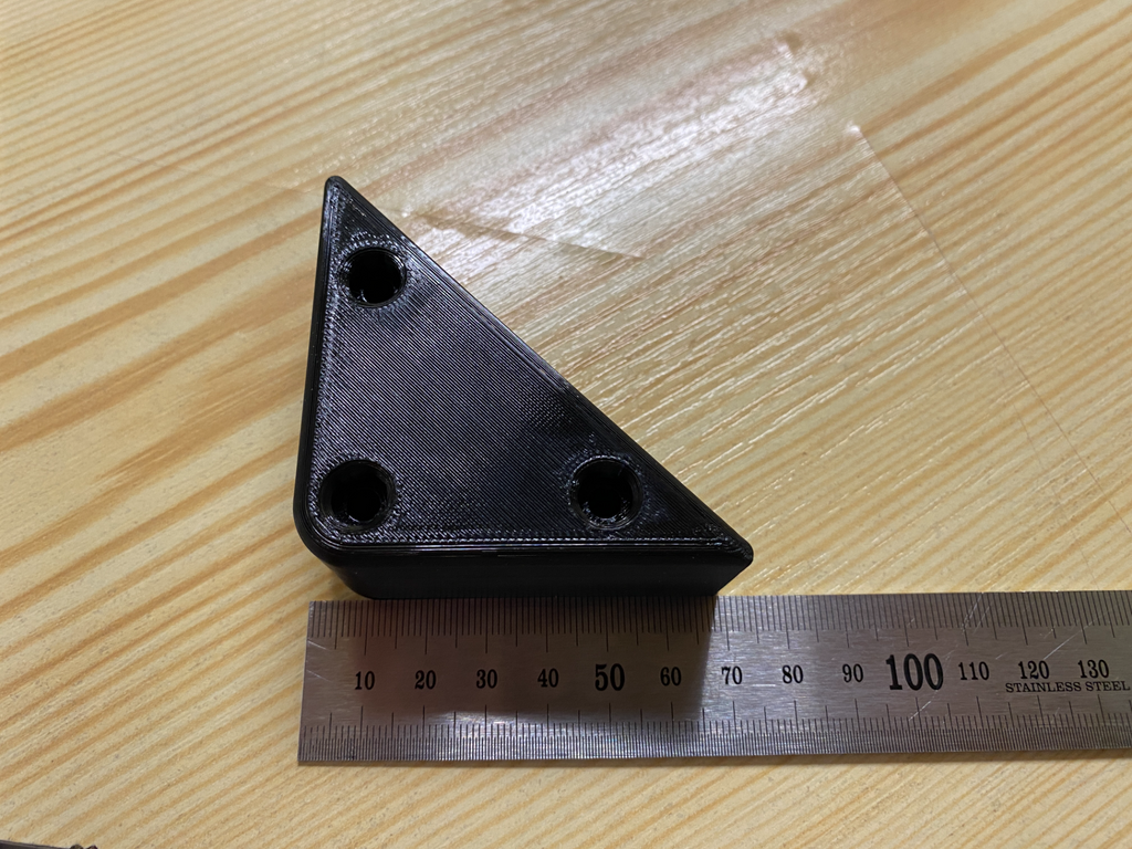 Corner legs for furniture