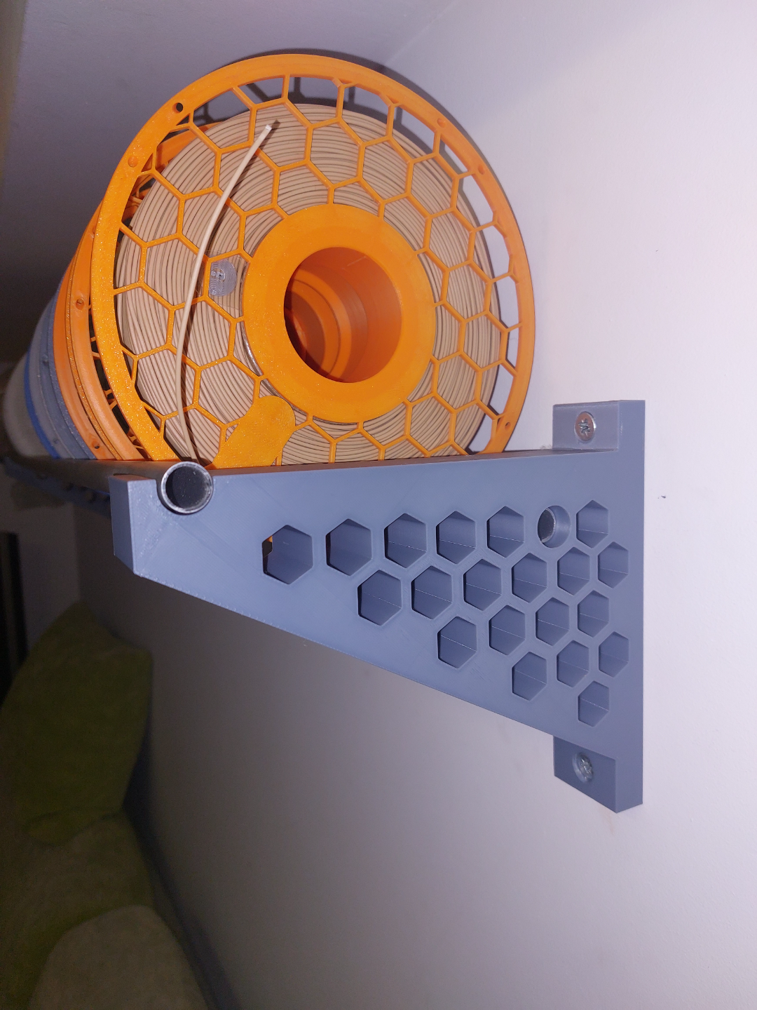 Spool holder for Walls.