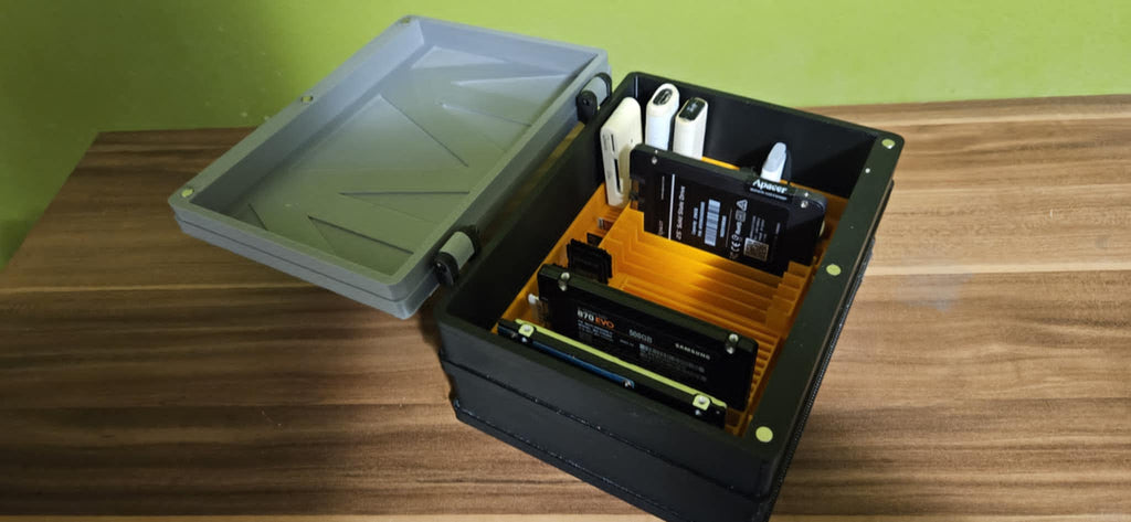 Durable storage box for SSD, SD, MicroSD and USB