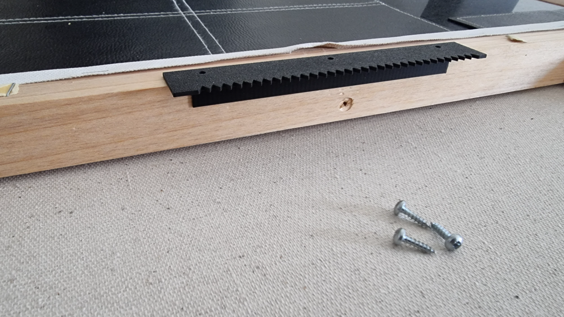 Adjustable Picture Frame Hanger for Large Painting