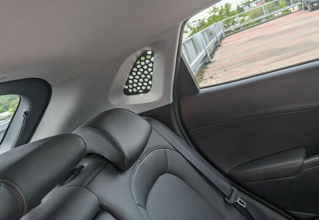 Hyundai Kona mini window insert