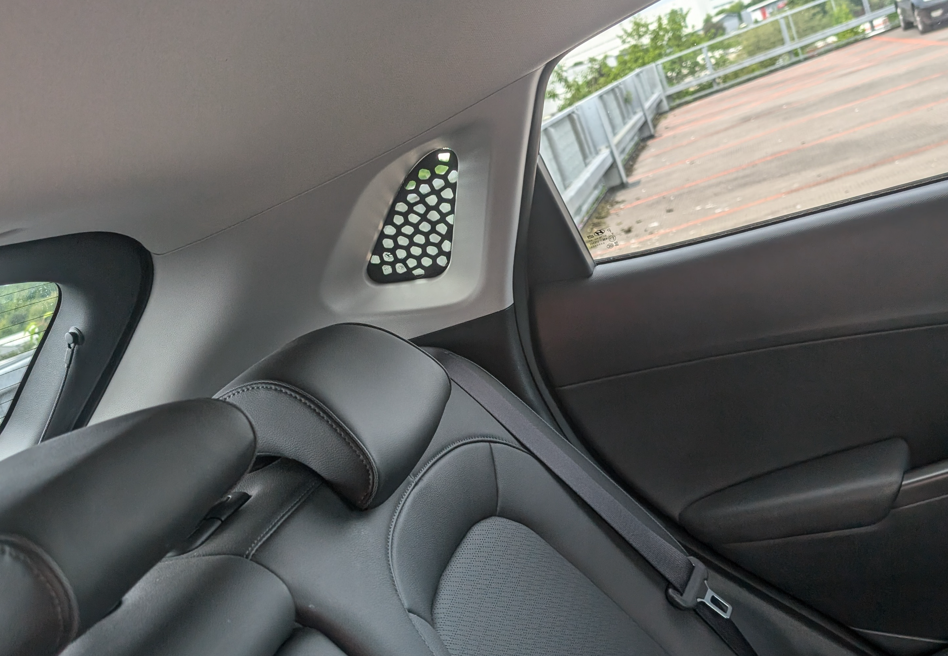 Hyundai Kona mini window insert