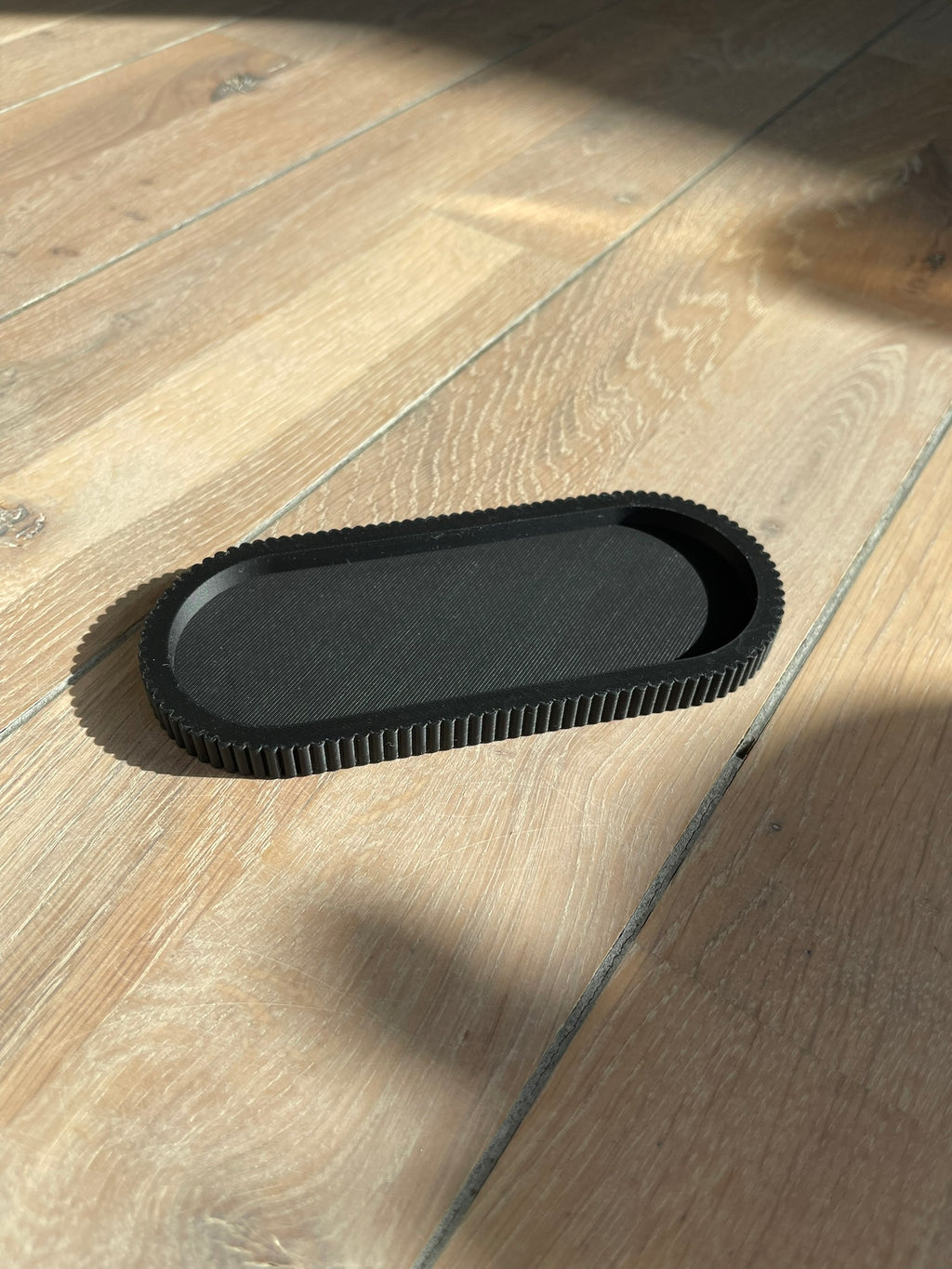 Modern tray