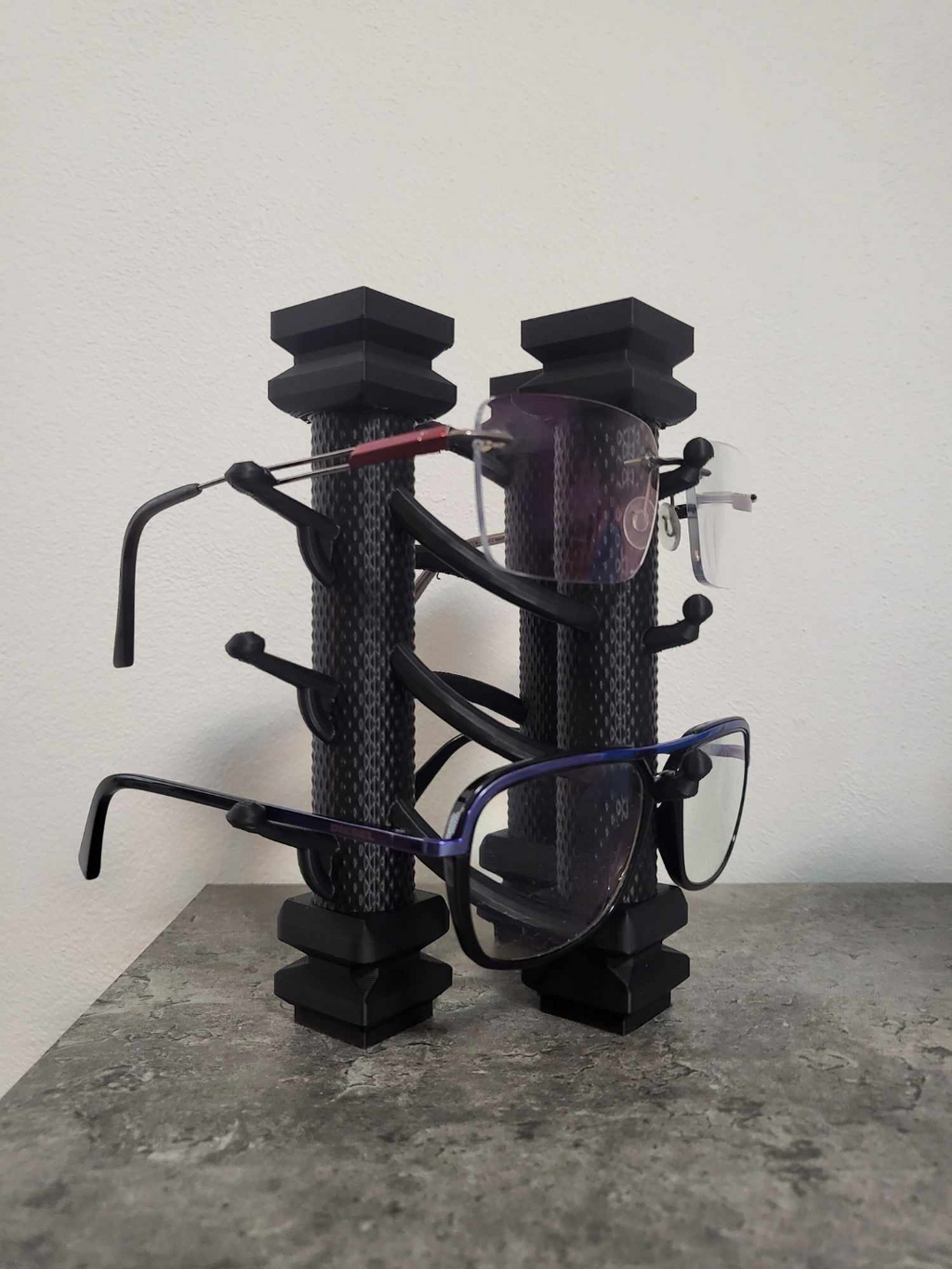 Glasses_stand_by_Gampi