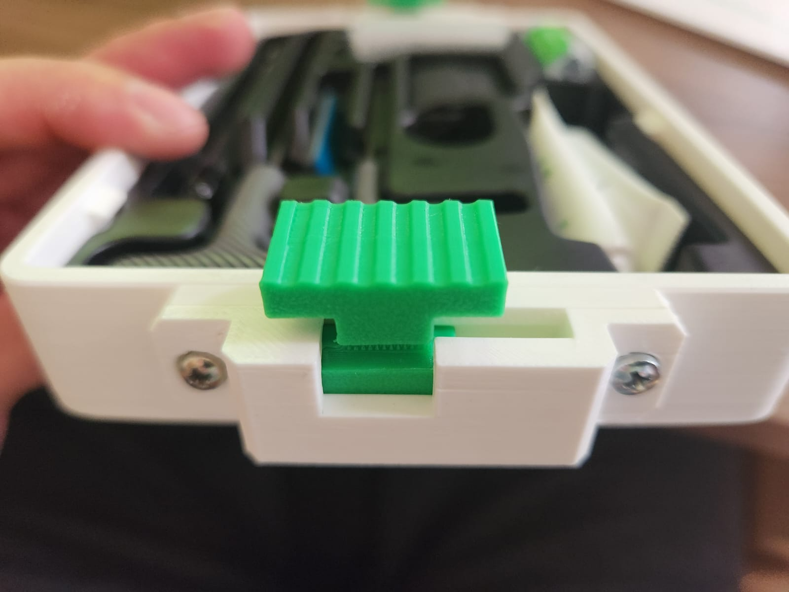 Upper lock for A1 accessory tool box