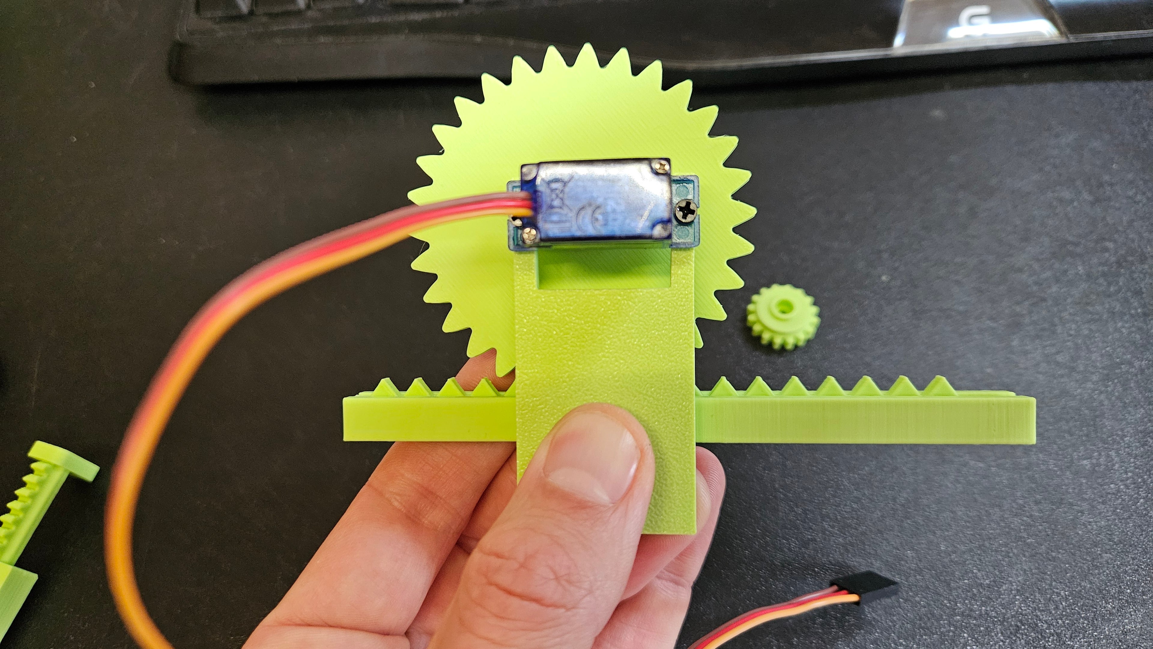 Rack, pinion / gear & bracket for SG90 servo (7cm)
