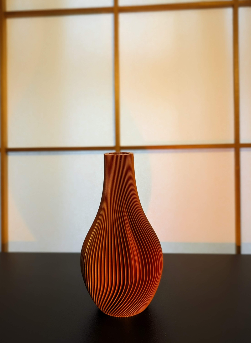 Simple swirl vase