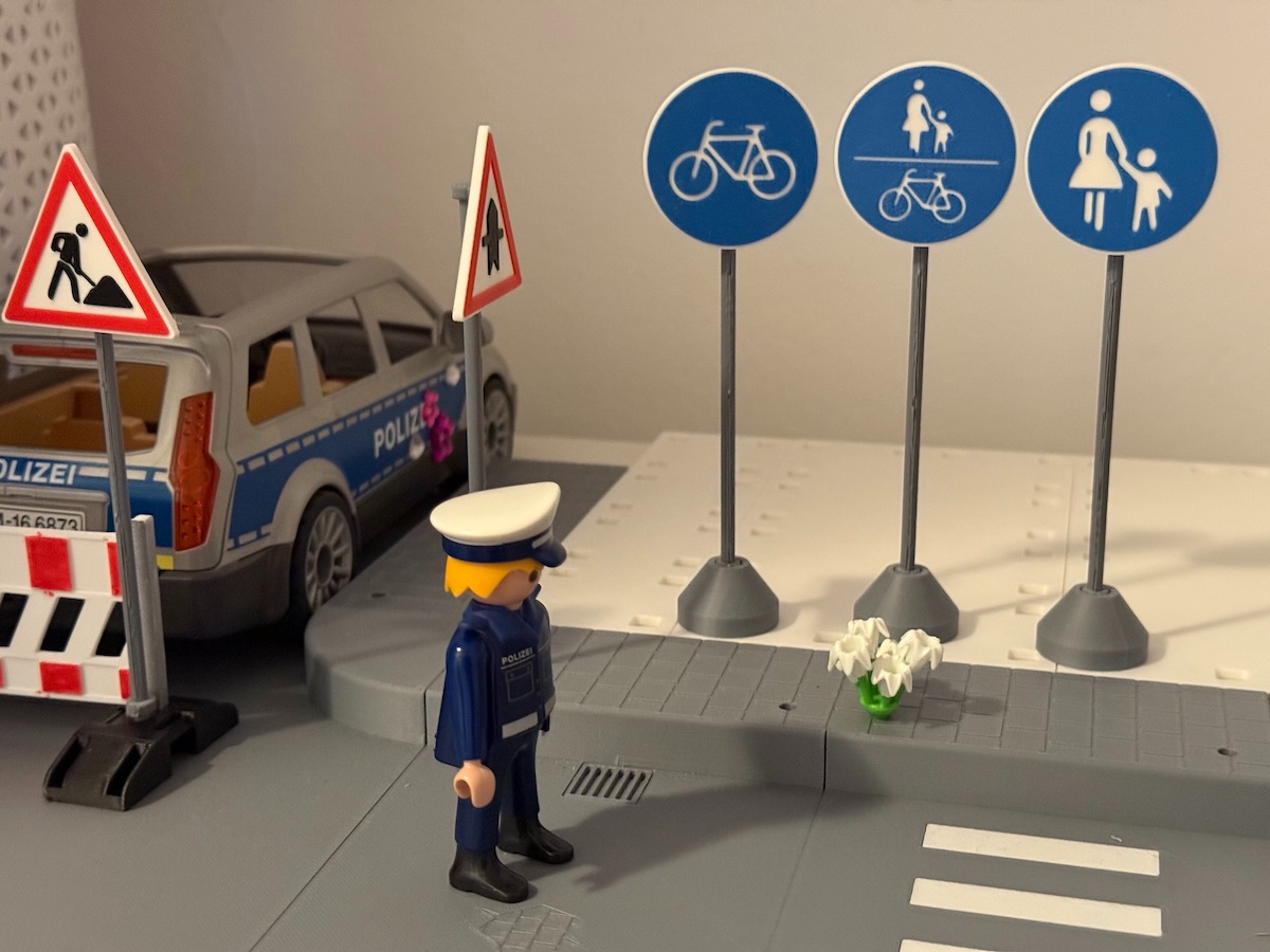 Verkehrsschilder Pfosten Kegel Spielzeug