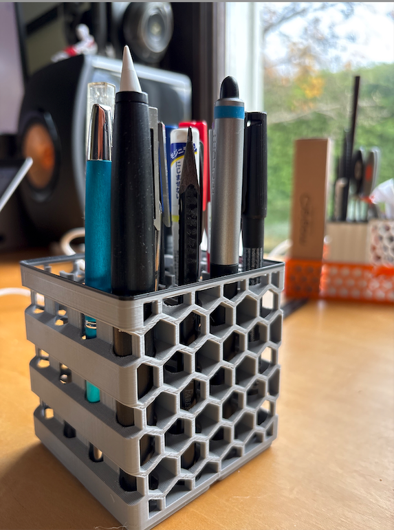 Honeycomb pen/pencil/tool holder gridfinity base