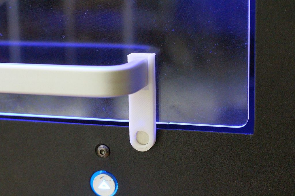 QIDI Tech 1 - Magnetic Door Latch