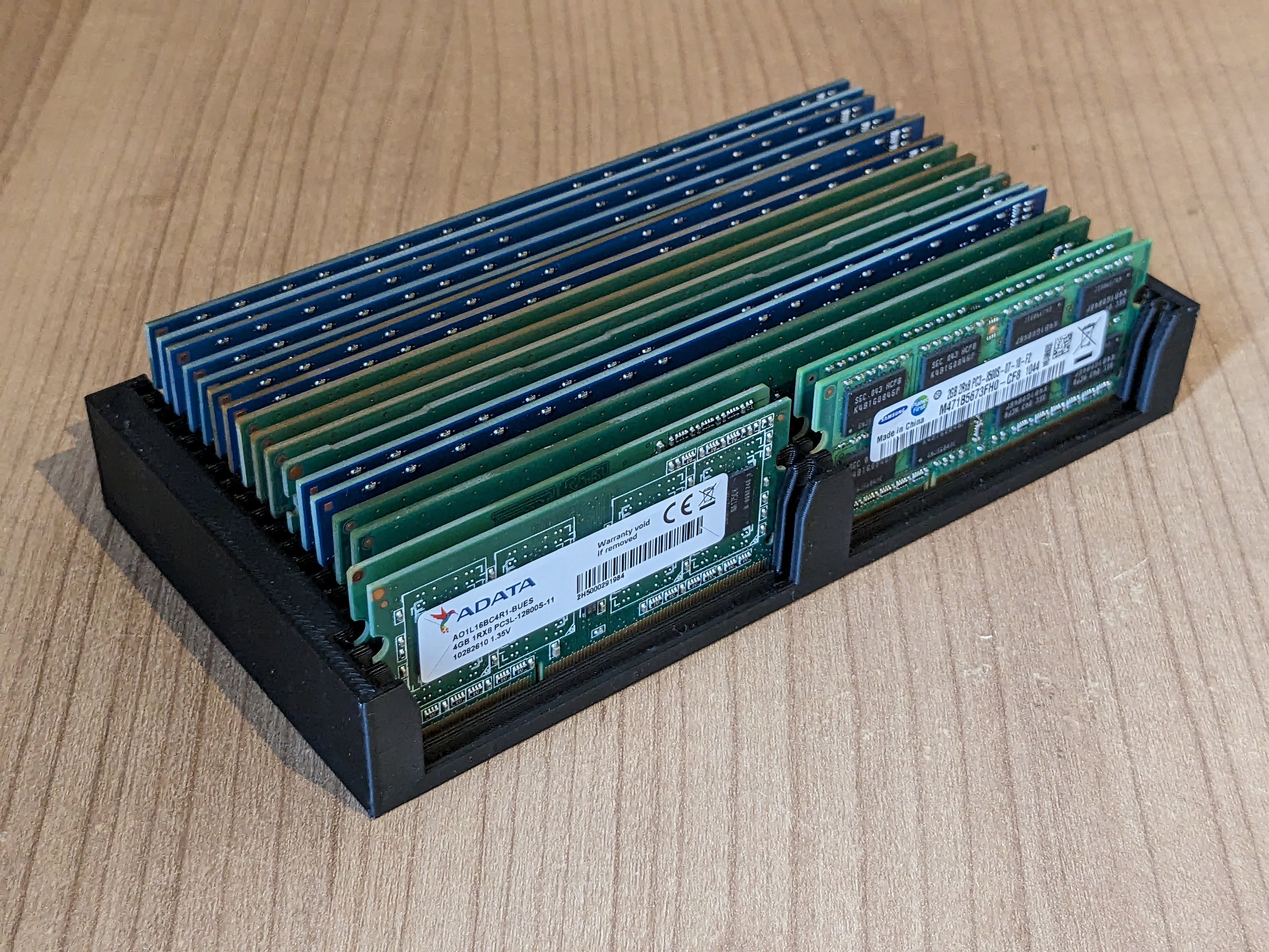 DIMM and SODIMM ram holder