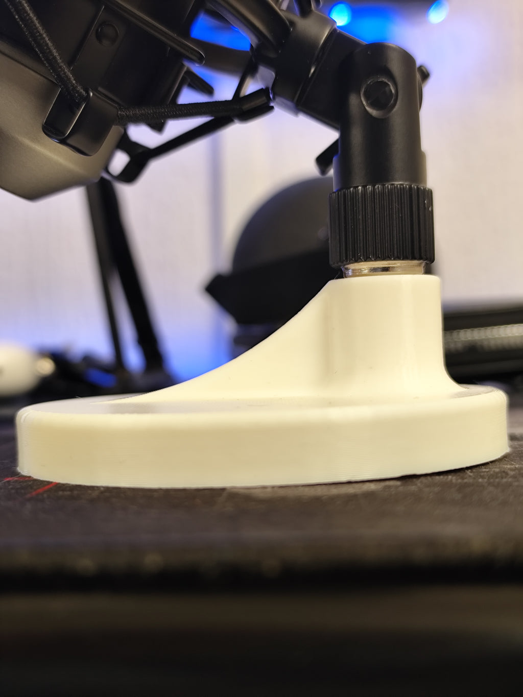 Minimalist Desktop Microphone Stand