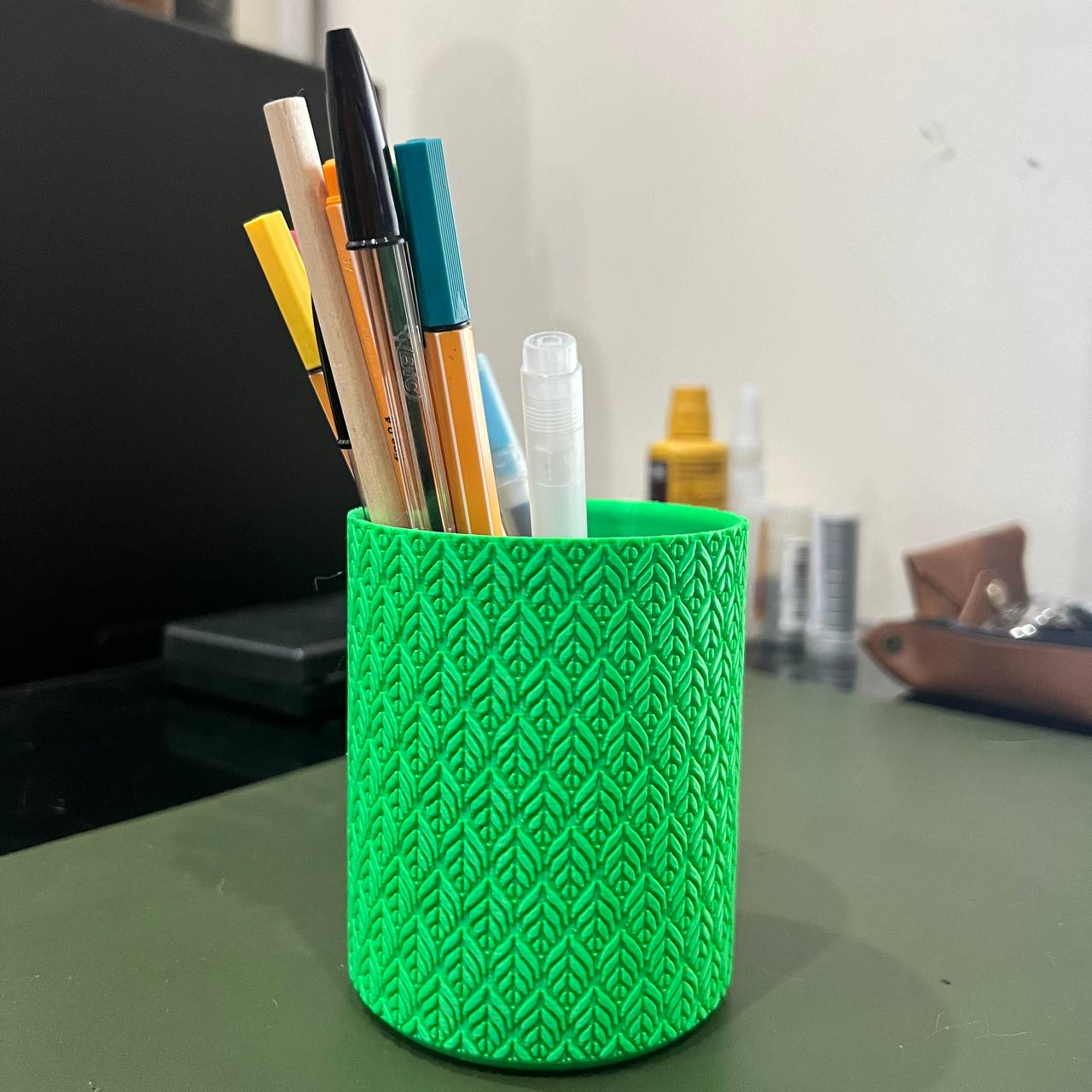 Leaf Crest Pen Holder | Multipurpose Storage