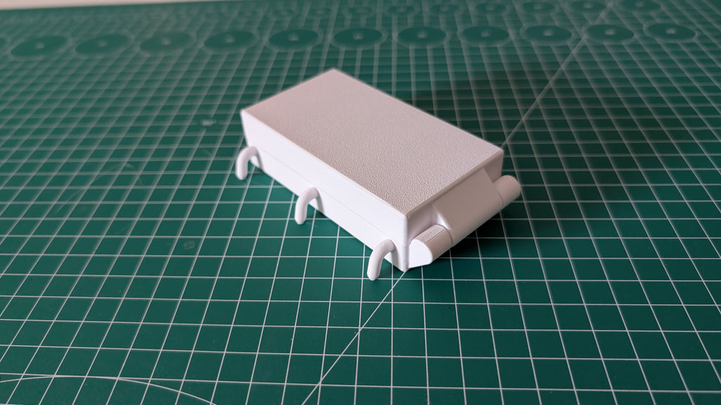 Skadis Bobbin Box – 16-Slot Hinged Case