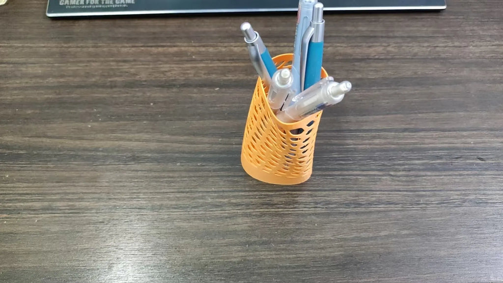 简约时尚笔筒