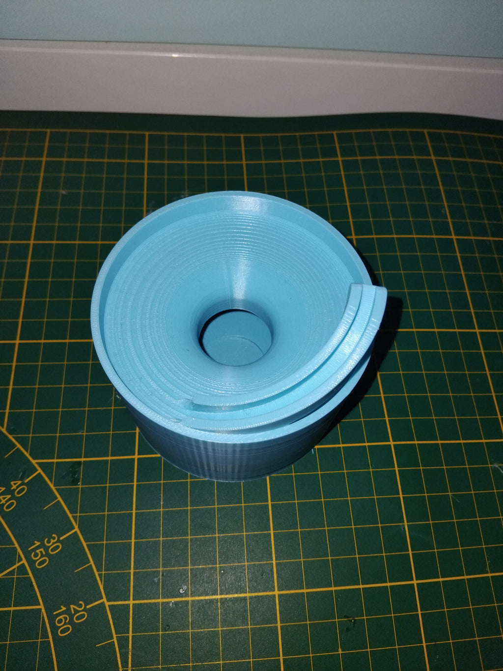 Spiraling piggy bank