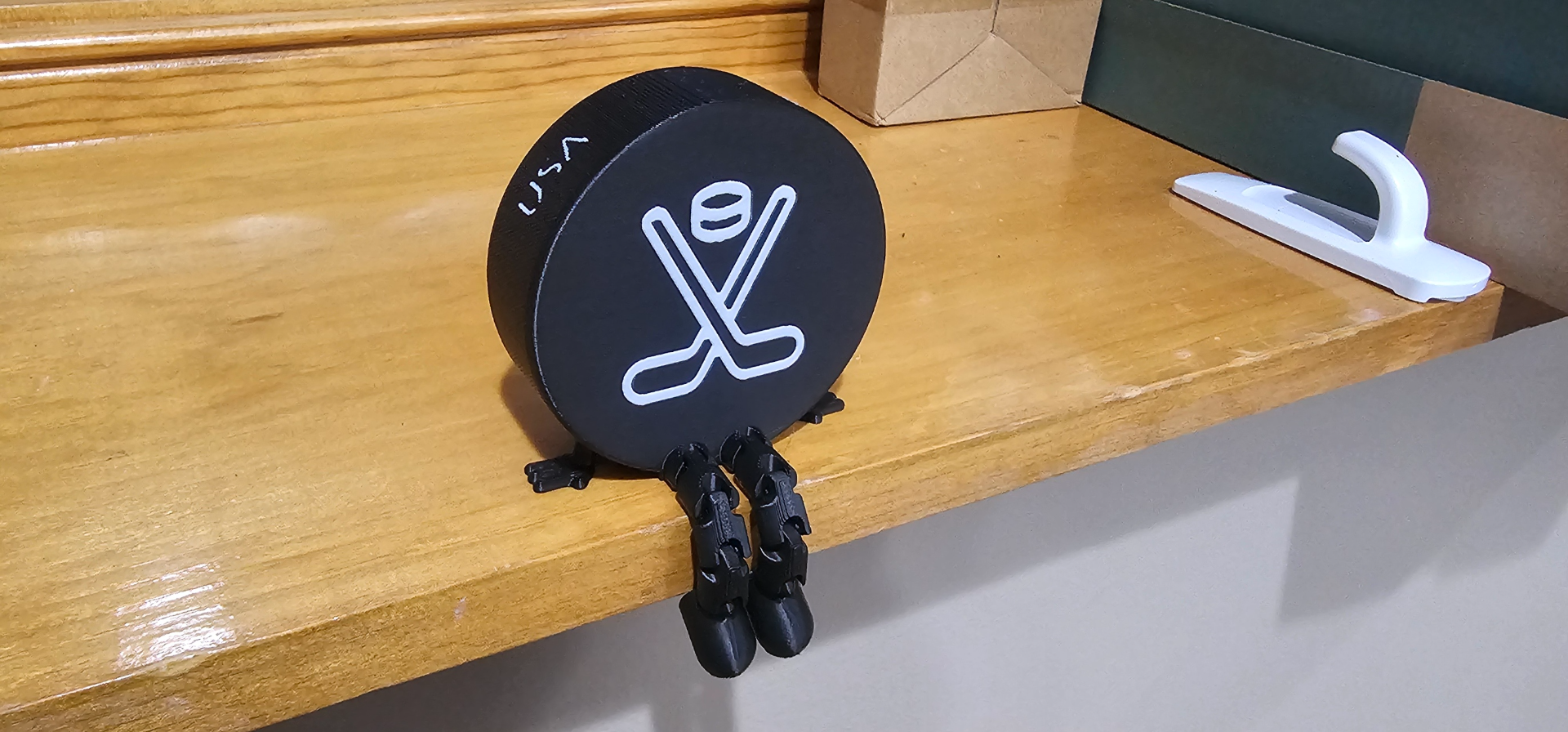 Articulated Hockey Puck Buddie