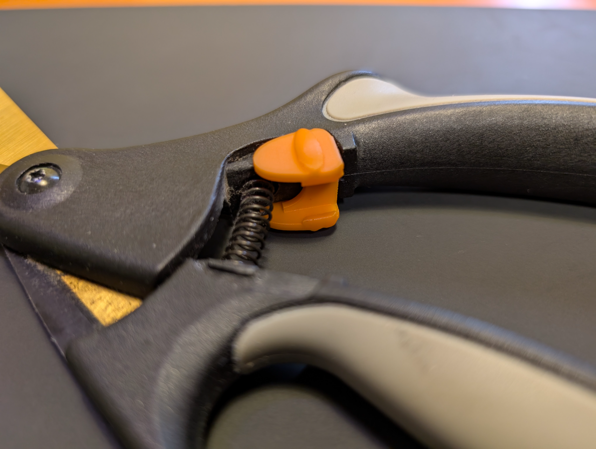 Fiskars Softouch Lock