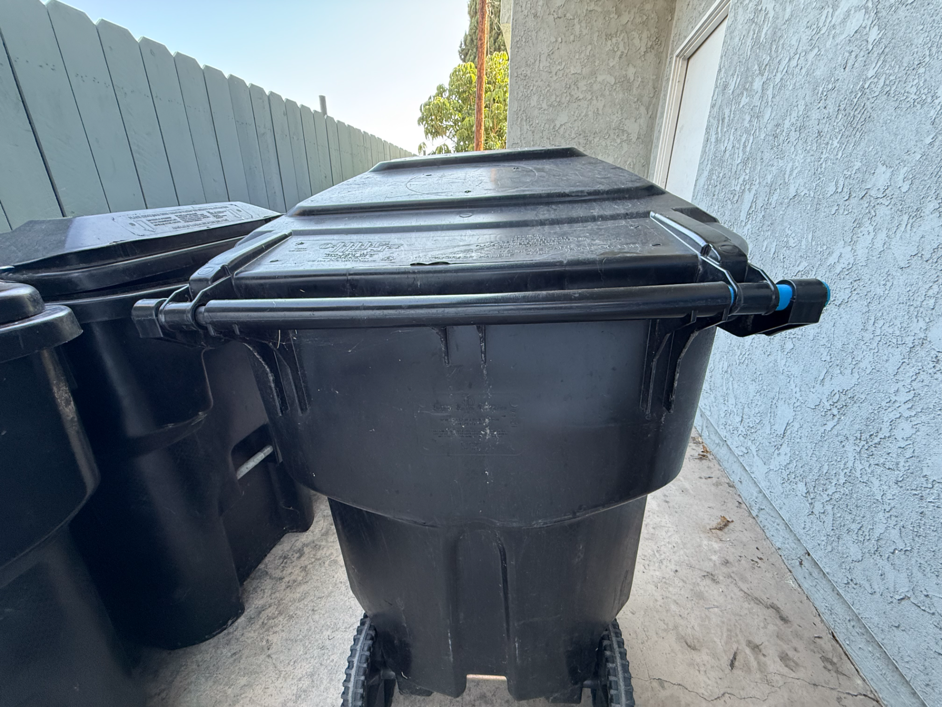 Trash Bin Hinge Clip