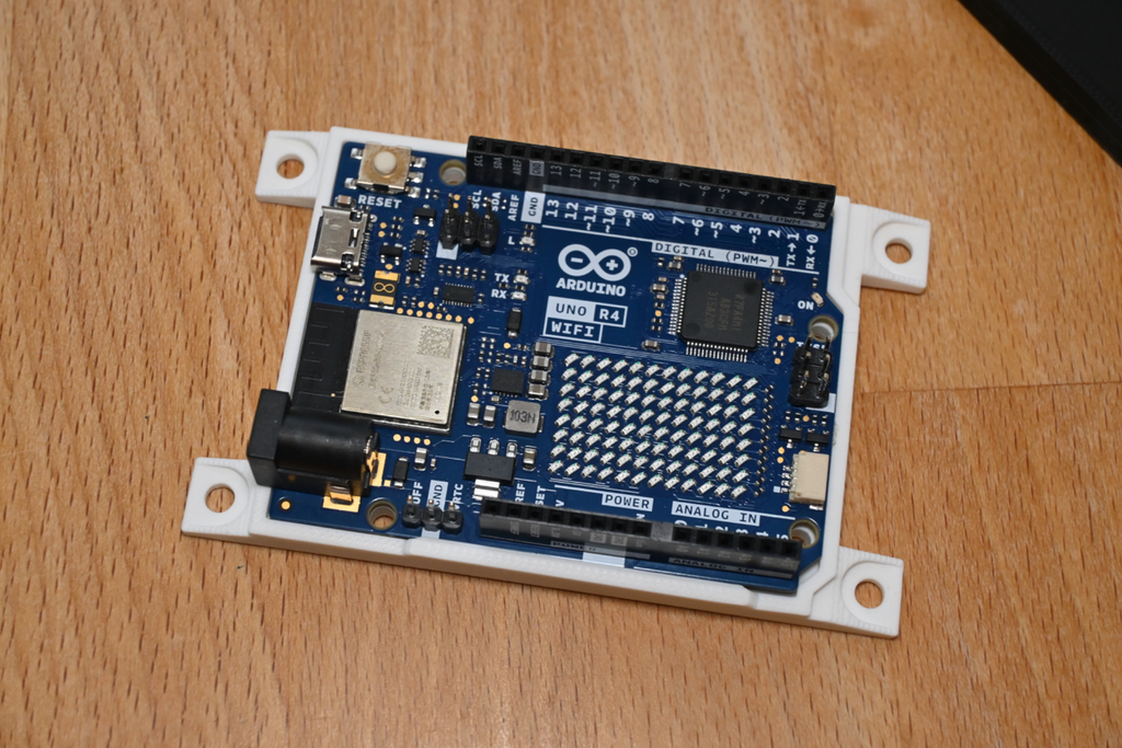 Snap-in Arduino UNO mount