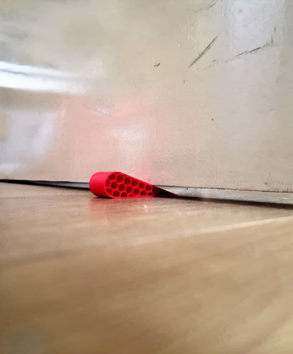 Honeycomb door stopper
