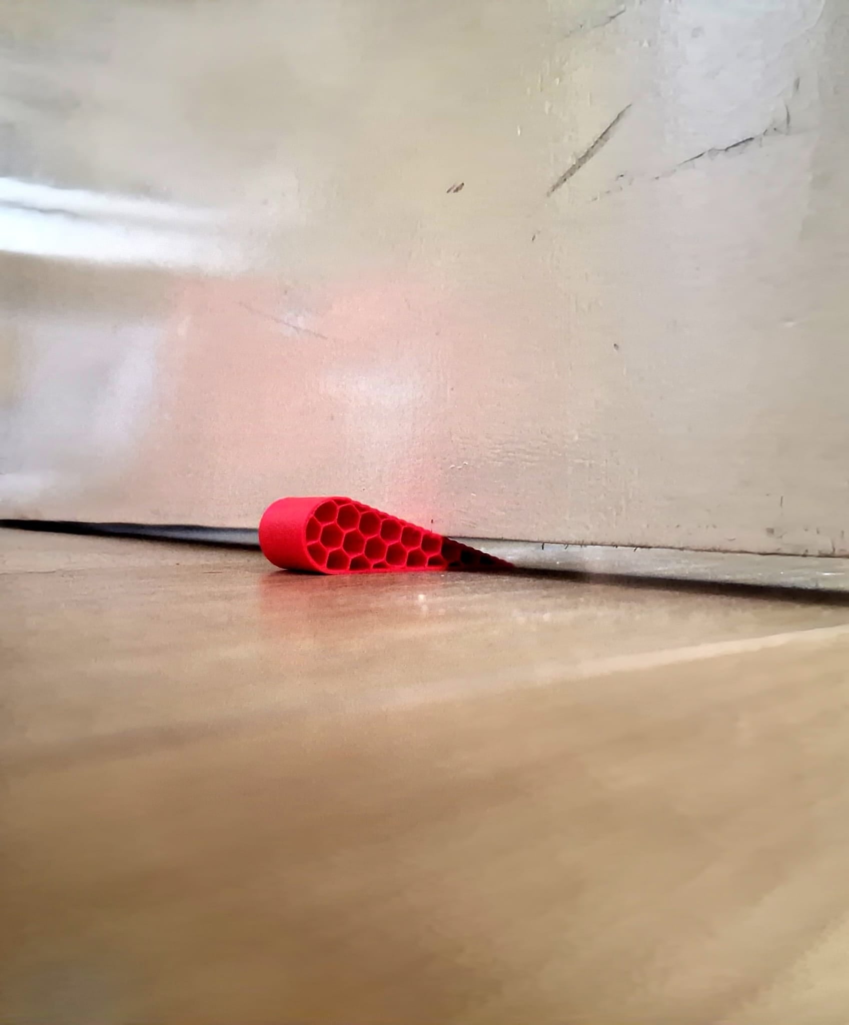 Honeycomb door stopper