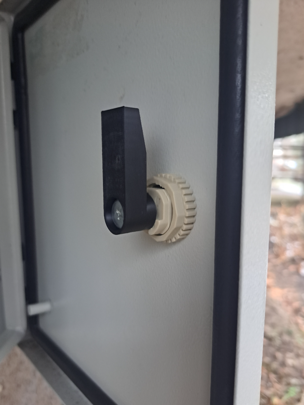Locking hook lever