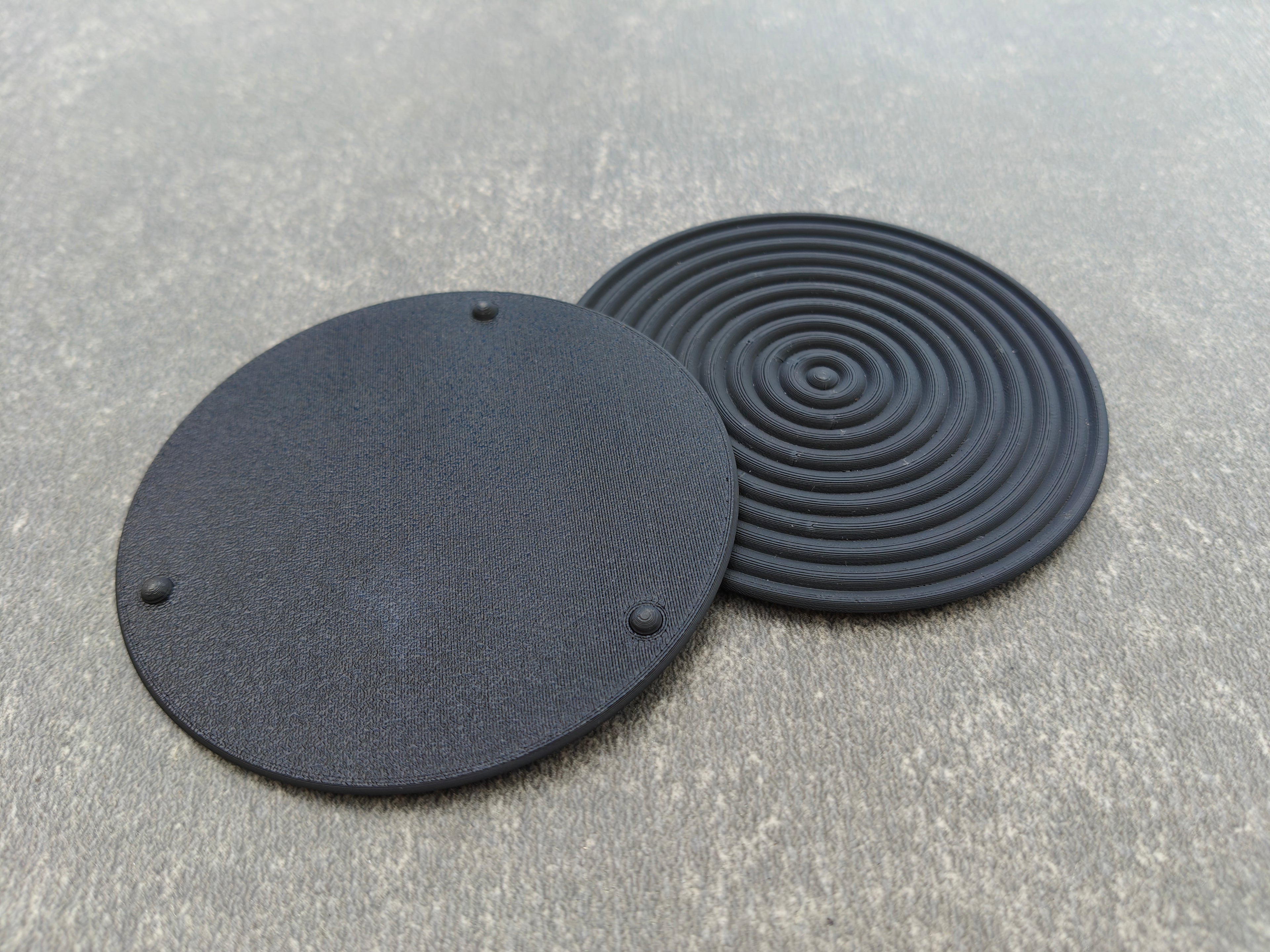 Stackable coaster with feet