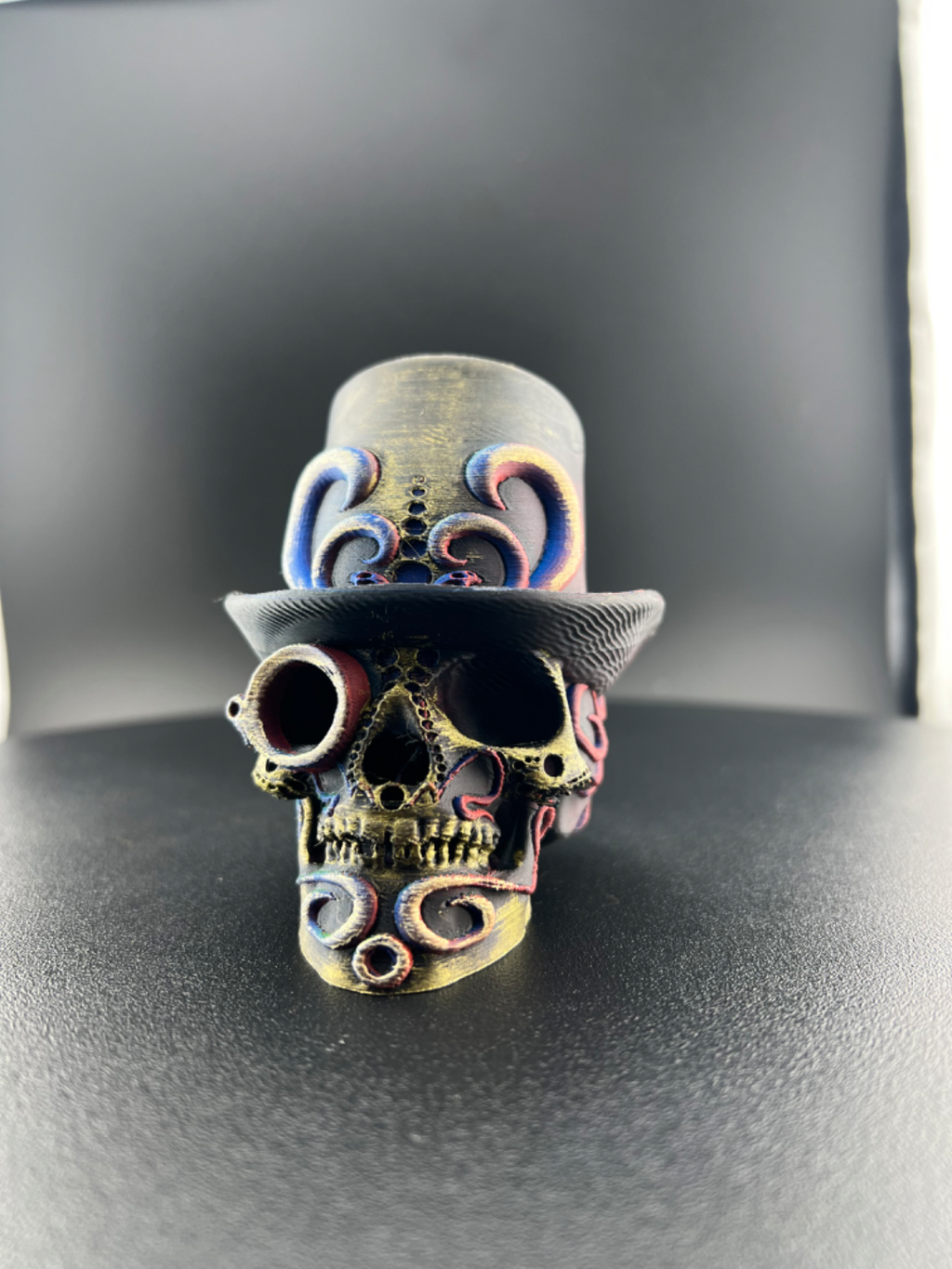 Distinguished Gentleman Skull with monocle/no mono