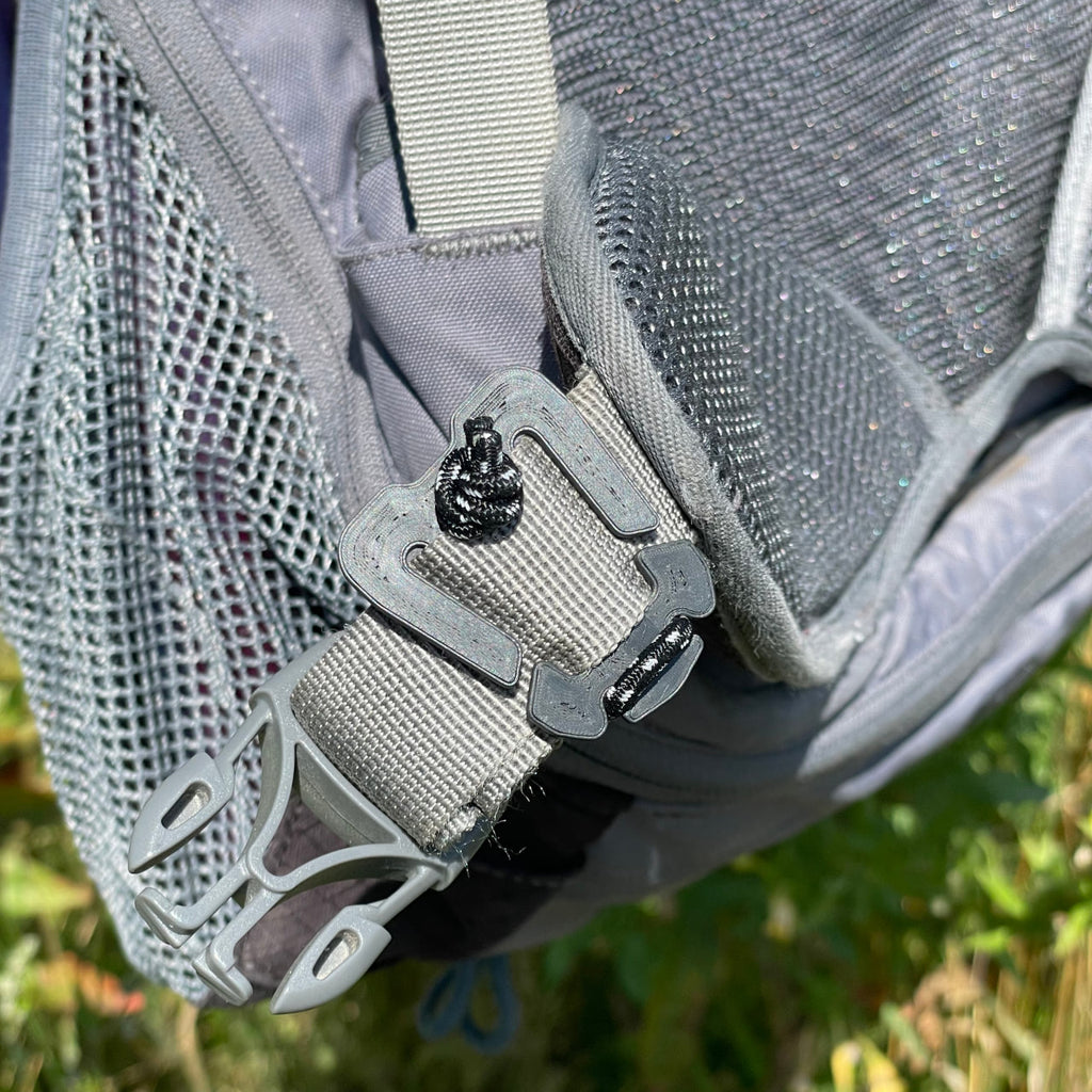 Web Dominator – Strap Clip / MOLLE Backpack