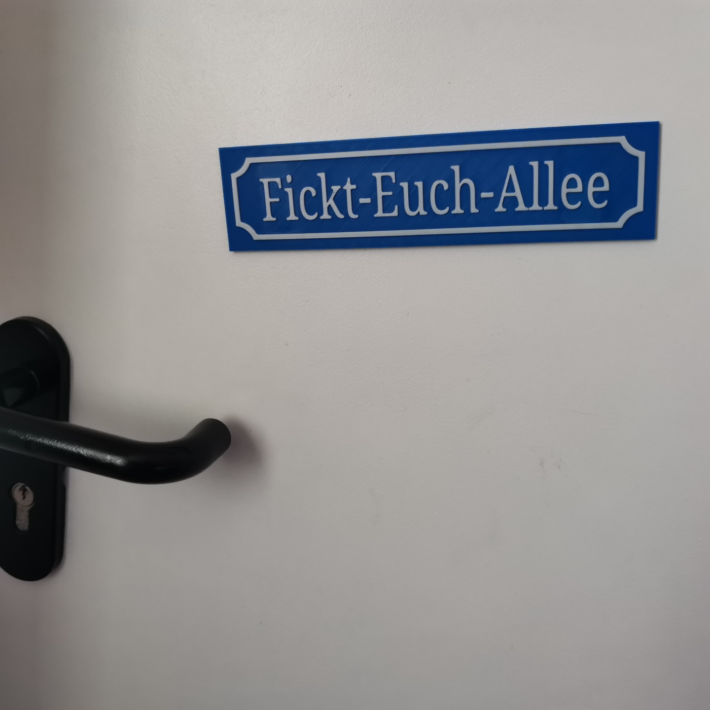 Straßenschild Fickt-Euch-Allee