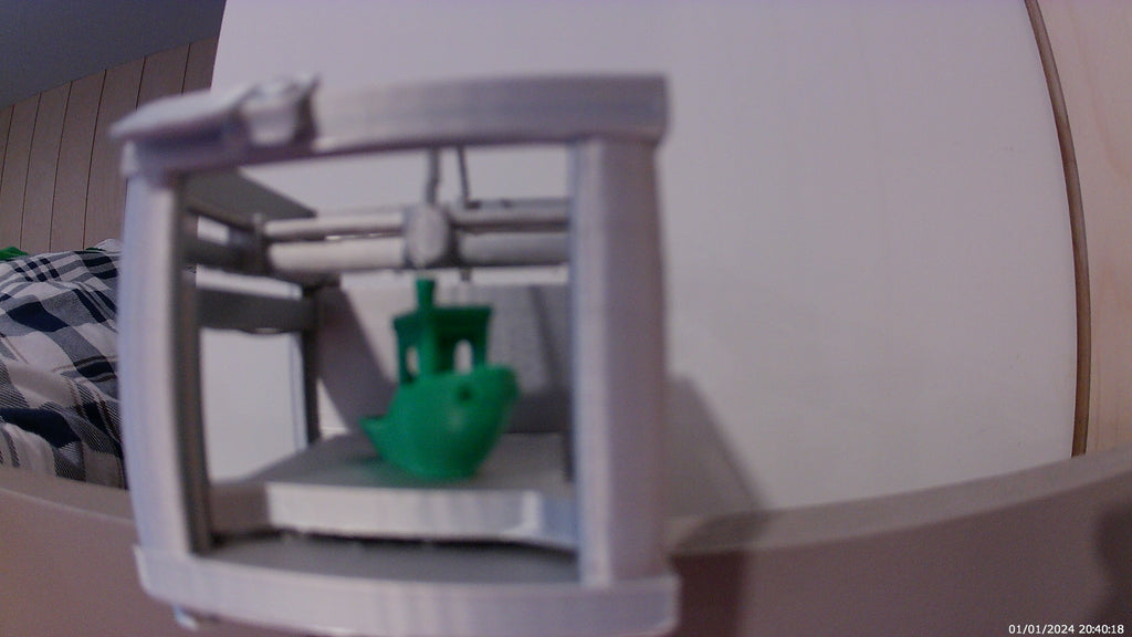 benchy getting 3d printed