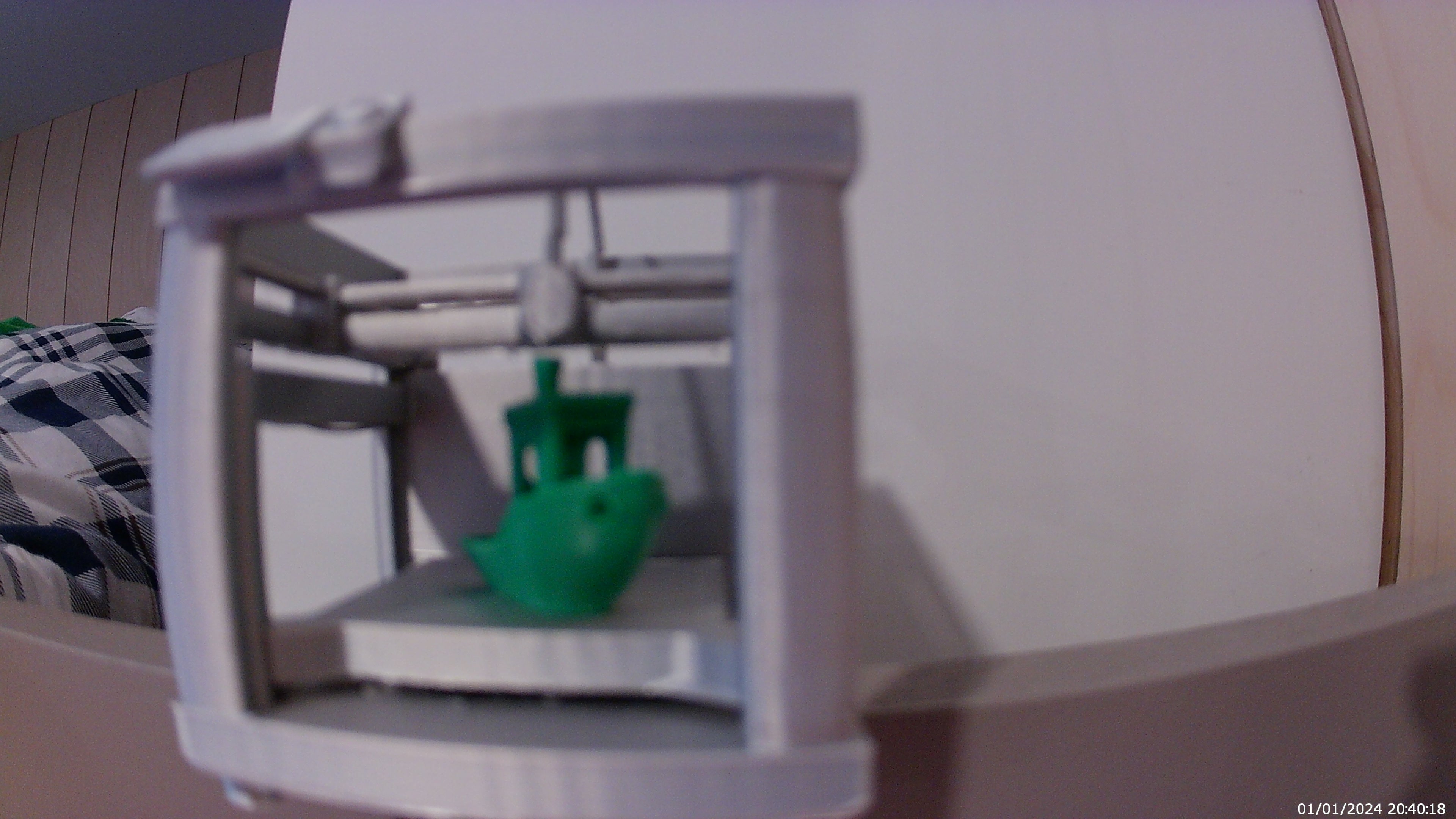 benchy getting 3d printed