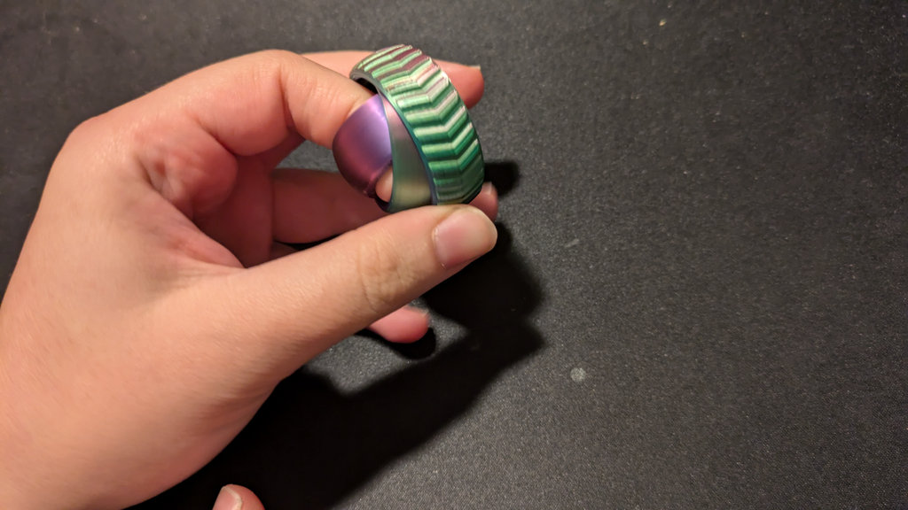 Finger spinner