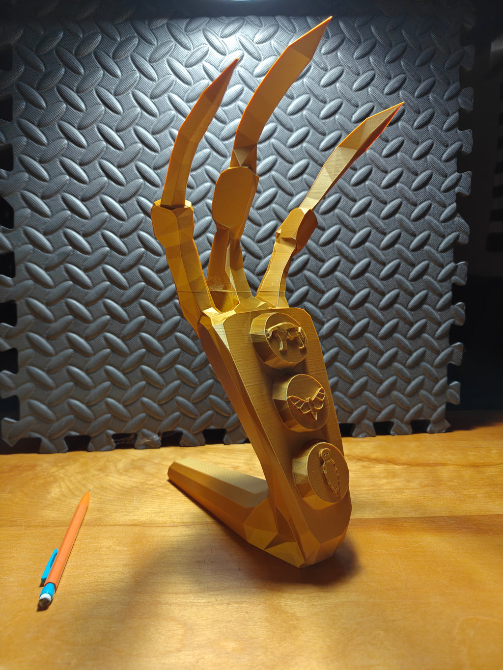 TES V: Skyrim Life-Size Golden Claw