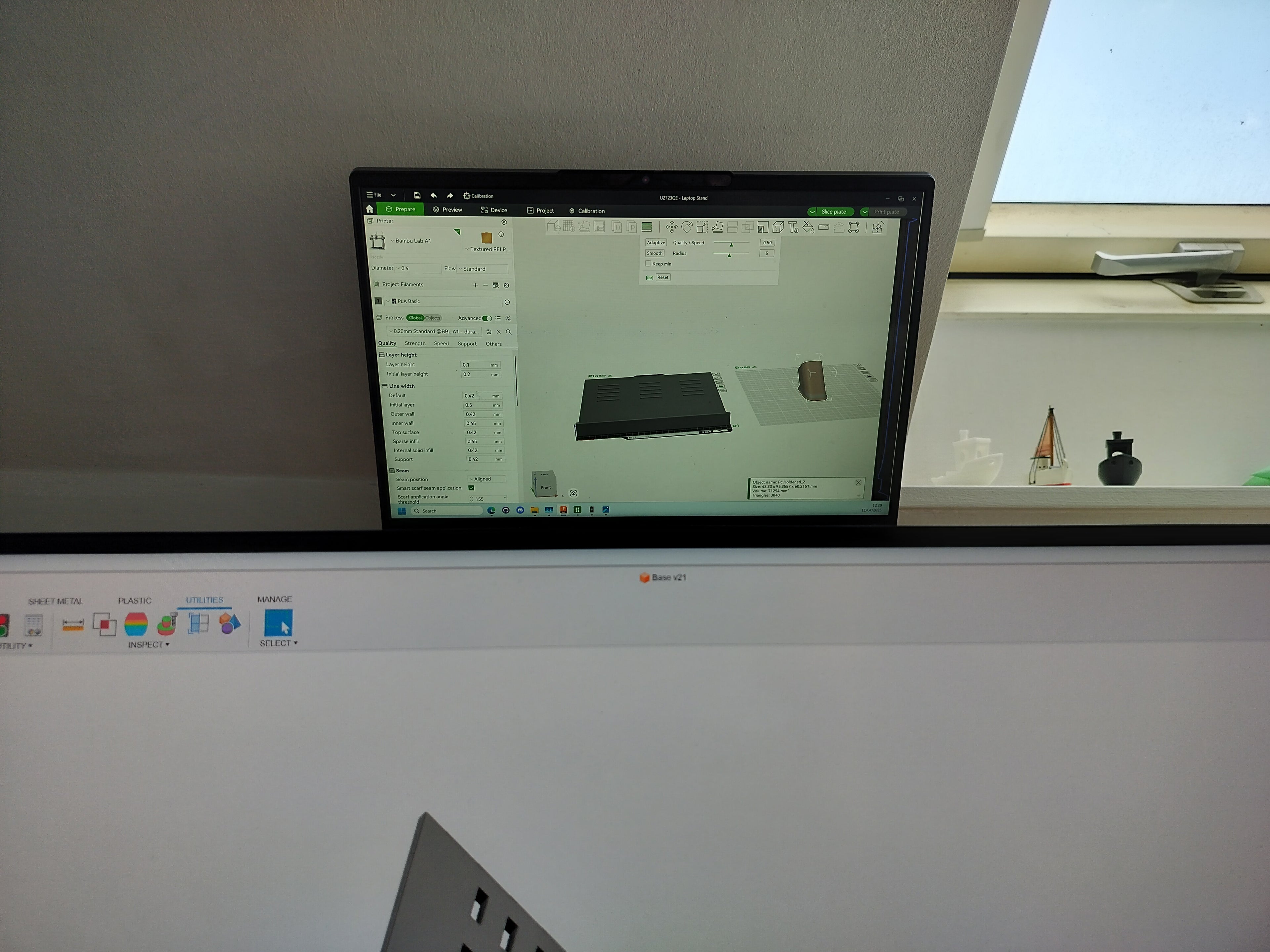 U2723QE laptop stand