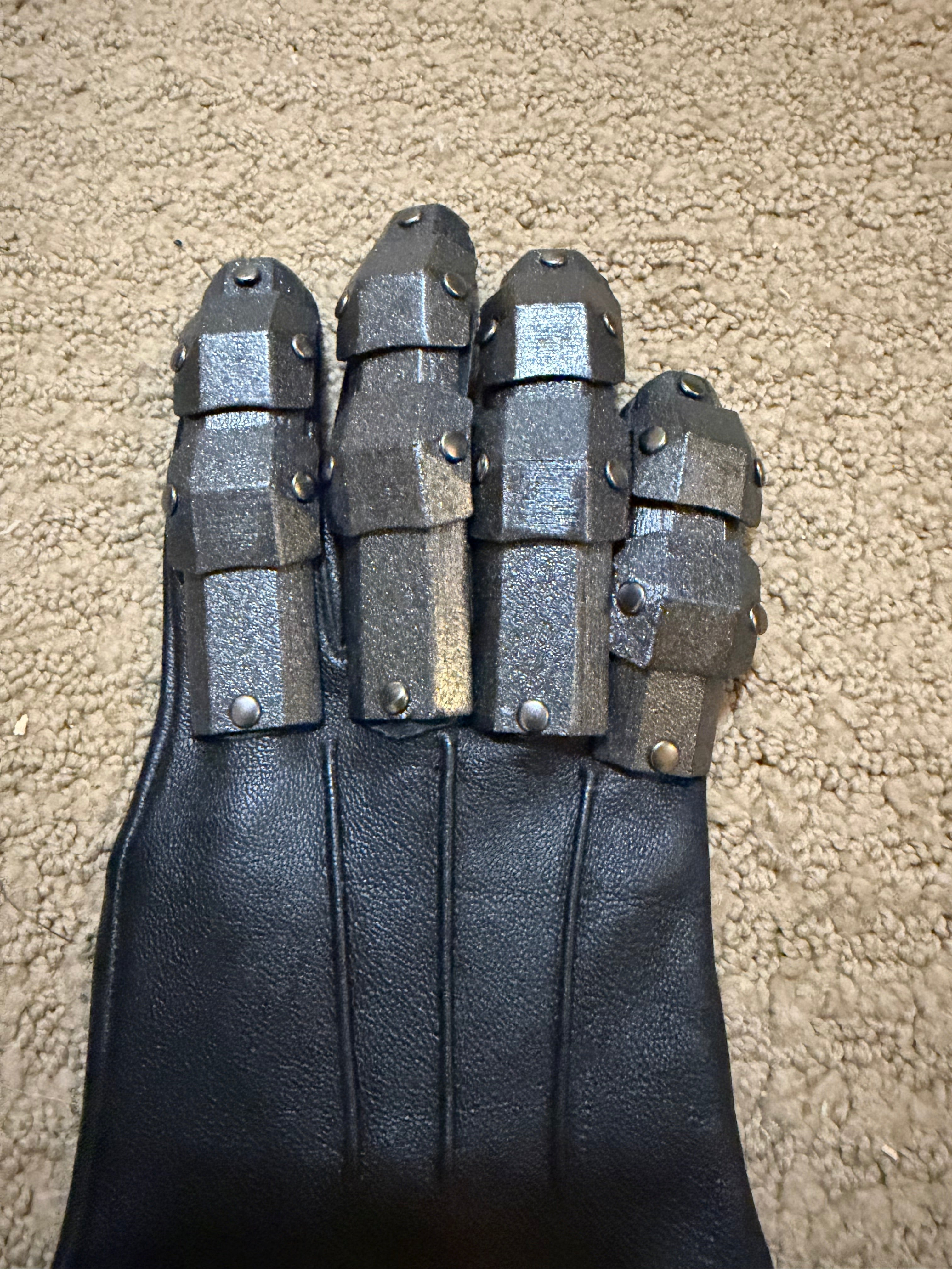 Enchanted War Gauntlet DCC Large Glove Remix