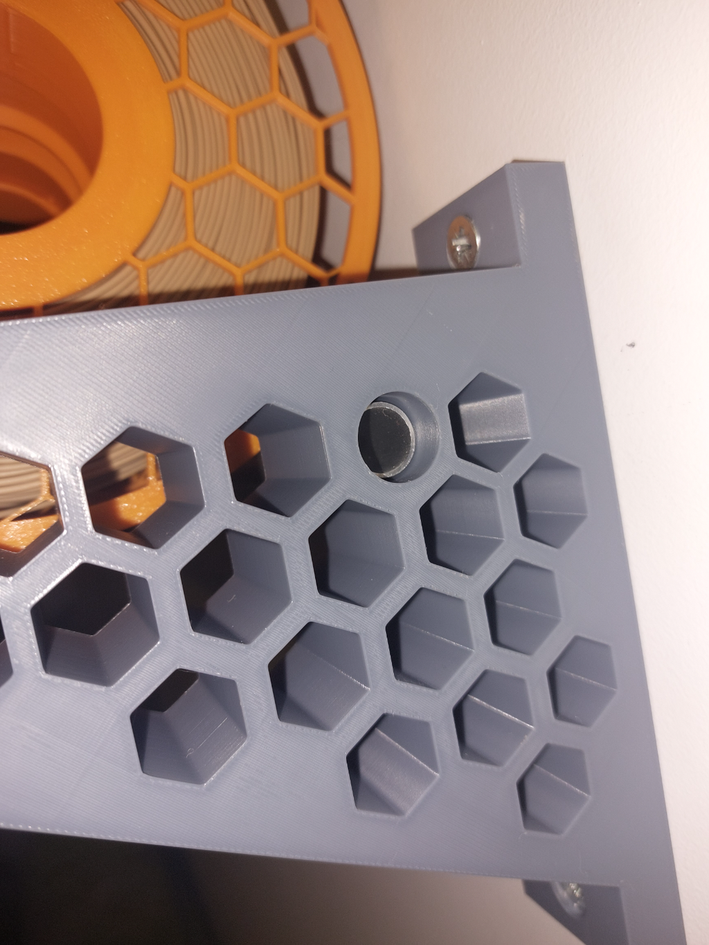 Spool holder for Walls.